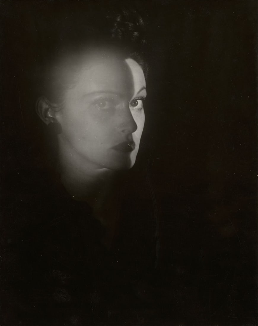 Erwin Blumenfeld. Portrait of a Woman, New York. 1943: Erwin Blumenfeld (Berlin 1897 – 1969 Rome). Portrait of a Woman, New York. 1943 Vintage. Gelatin silver print. 33,5 × 26,7 cm (13 ¼ × 10 ½&