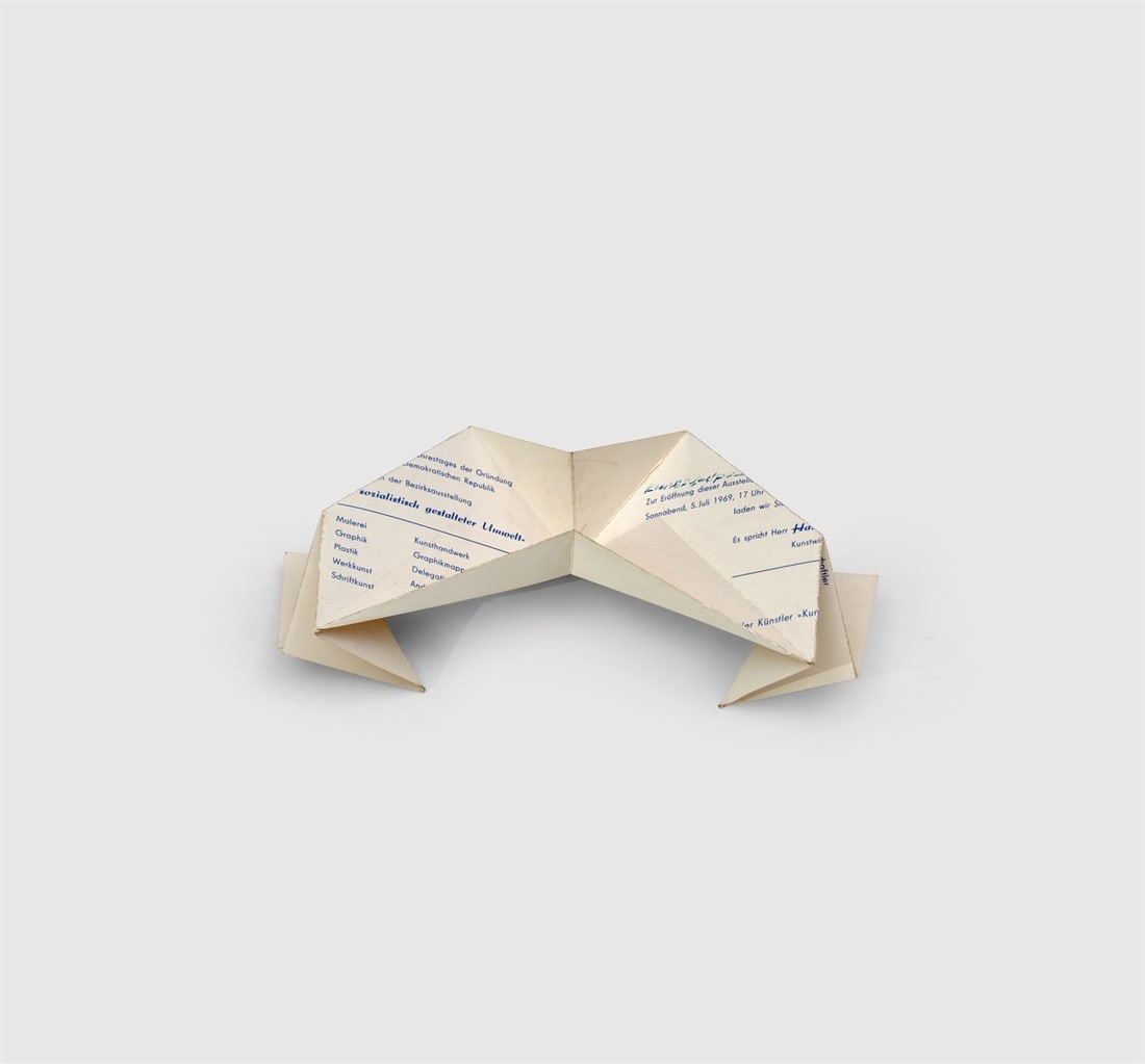 Hermann Glöckner. Zweiflügelige Faltung. 1969: Hermann Glöckner (Cotta near Dresden 1889 – 1987 Berlin). Zweiflügelige Faltung. 1969 Light cardboard, folded (invitation card of Galerie „Kunst der Zeit“). Approx.