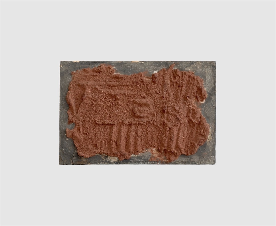 Hermann Glöckner. Rostbraune Farbmörtelreste auf grauer Pappe. 1962: Hermann Glöckner (Cotta near Dresden 1889 – 1987 Berlin). Rostbraune Farbmörtelreste auf grauer Pappe. 1962 Coloured mortar and tempera on cardboard.