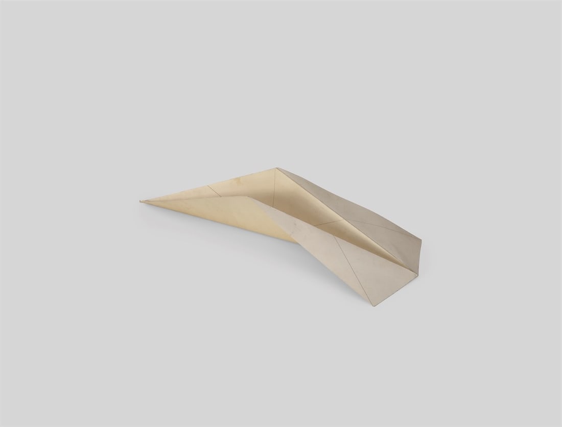 Hermann Glöckner. Faltung in Form eines ”Papierfliegers”. 1977: Hermann Glöckner (Cotta near Dresden 1889 – 1987 Berlin). Faltung in Form eines ”Papierfliegers”. 1977 Cardboard, folded, trimmed.