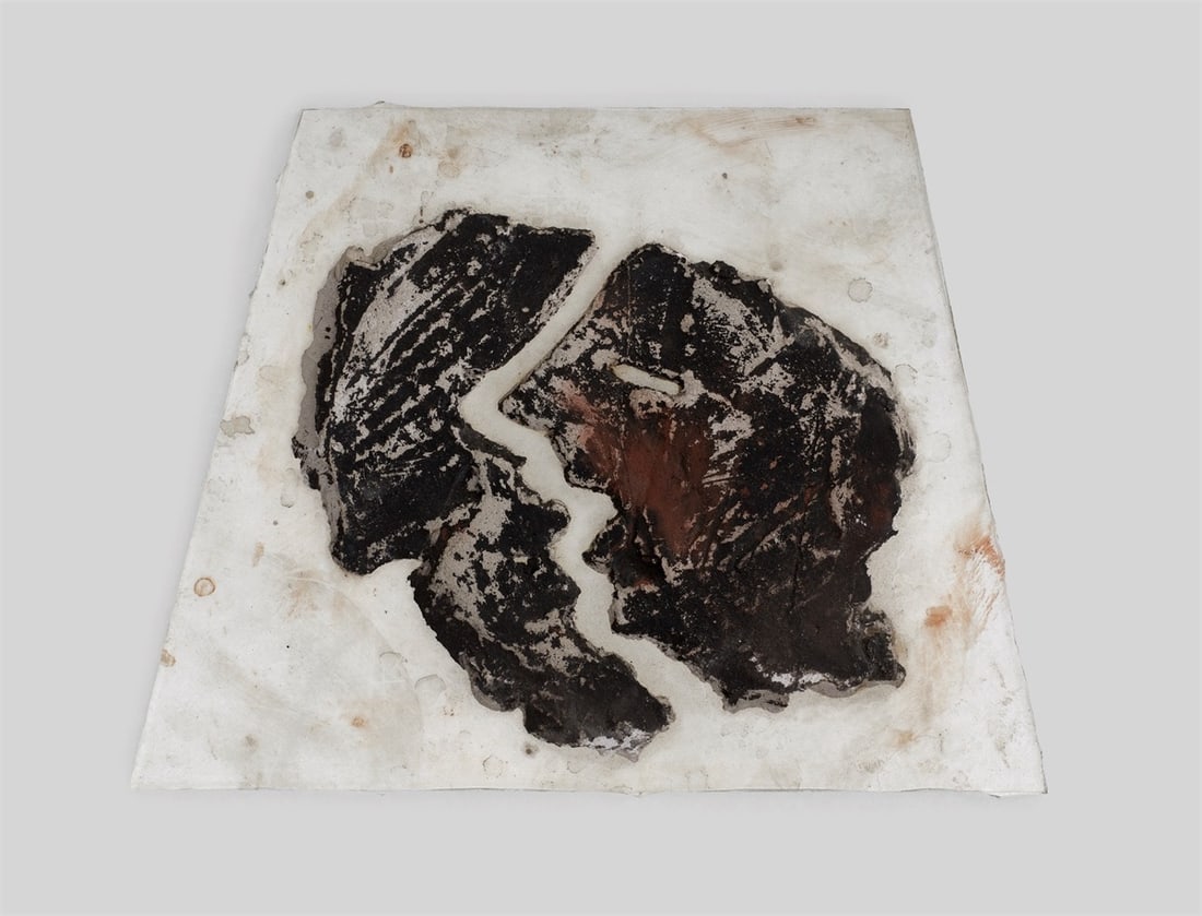 Hermann Glöckner. Gipsfleck, zum Profil geöffnet. 1960: Hermann Glöckner (Cotta near Dresden 1889 – 1987 Berlin). Gipsfleck, zum Profil geöffnet. 1960 Plaster, cast, cut and painted in colour, on glass plate.