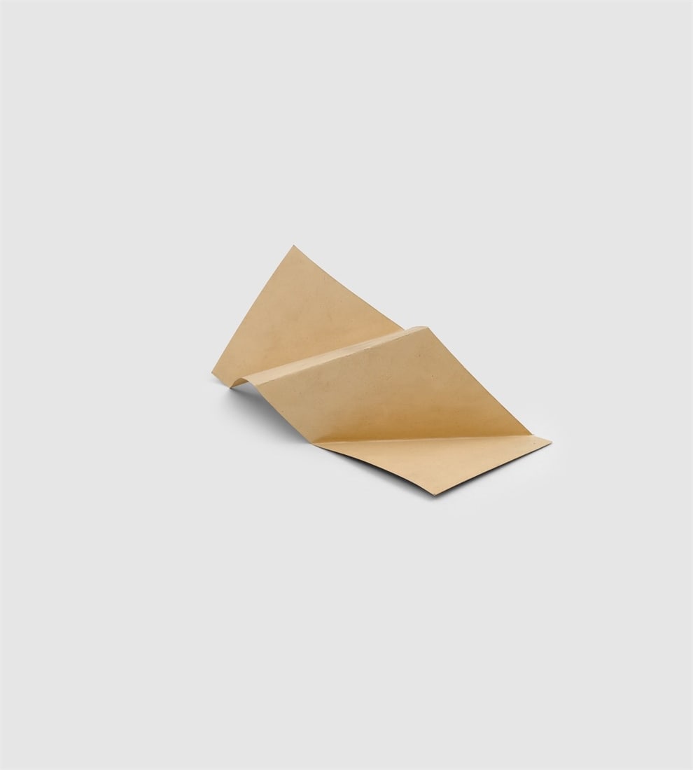 Hermann Glöckner. Dreimal schräg gebrochenes Band. 1978: Hermann Glöckner (Cotta near Dresden 1889 – 1987 Berlin). Dreimal schräg gebrochenes Band. 1978 White cardboard, folded, with traces of pencil. 11,5 × 25 ×&nbs