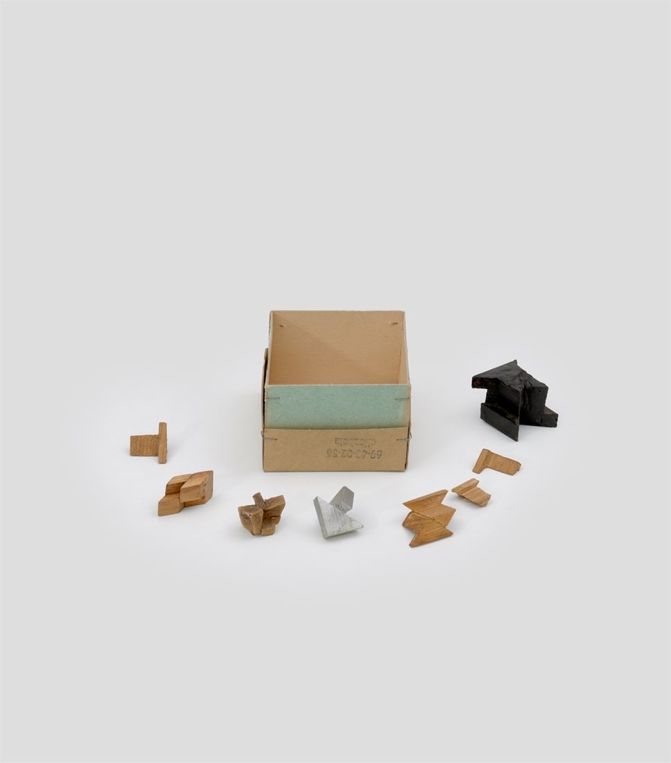 Hermann Glöckner. Zusammengefügte Abschnitte von Rahmenleisten in Pappschachtel.: Hermann Glöckner (Cotta near Dresden 1889 – 1987 Berlin). Zusammengefügte Abschnitte von Rahmenleisten in Pappschachtel. Cardboard and wood, glued, partially painted in colour,
