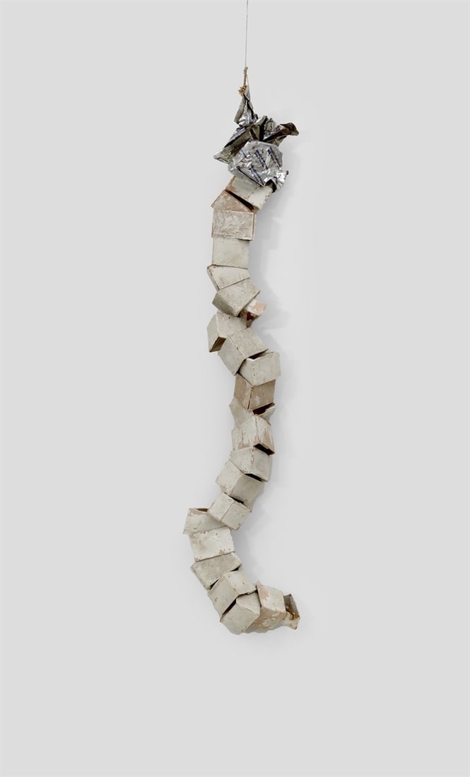 Hermann Glöckner. Hängende Reihung von 23 räumlichen Dreiecken. 1967: Hermann Glöckner (Cotta near Dresden 1889 – 1987 Berlin). Hängende Reihung von 23 räumlichen Dreiecken. 1967 Cardboard, glued, painted white, and silver foil elements.