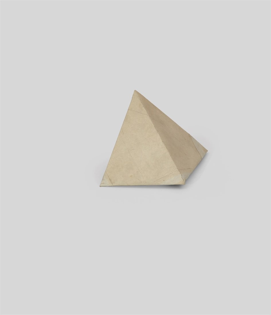 Hermann Glöckner. Unregelmäßiger Polyeder (Pentaeder) auf der Grundfläche eines : Hermann Glöckner (Cotta near Dresden 1889 – 1987 Berlin). Unregelmäßiger Polyeder (Pentaeder) auf der Grundfläche eines unregelmäßigen Tetraeders. Paper (A4 envelop