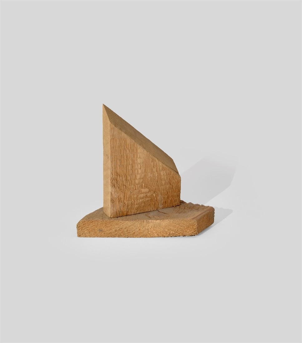 Hermann Glöckner. Vertikales Viereck auf ähnlichem horizontalen Viereck. 1960: Hermann Glöckner (Cotta near Dresden 1889 – 1987 Berlin). Vertikales Viereck auf ähnlichem horizontalen Viereck. 1960 Wood, glued. 16,7 × 4 × 11 cm