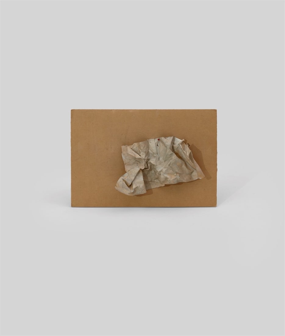 Hermann Glöckner. Kleine Knitterung, hellgrau. 1959: Hermann Glöckner (Cotta near Dresden 1889 – 1987 Berlin). Kleine Knitterung, hellgrau. 1959 Paper, glued, attached on cardboard with needle.