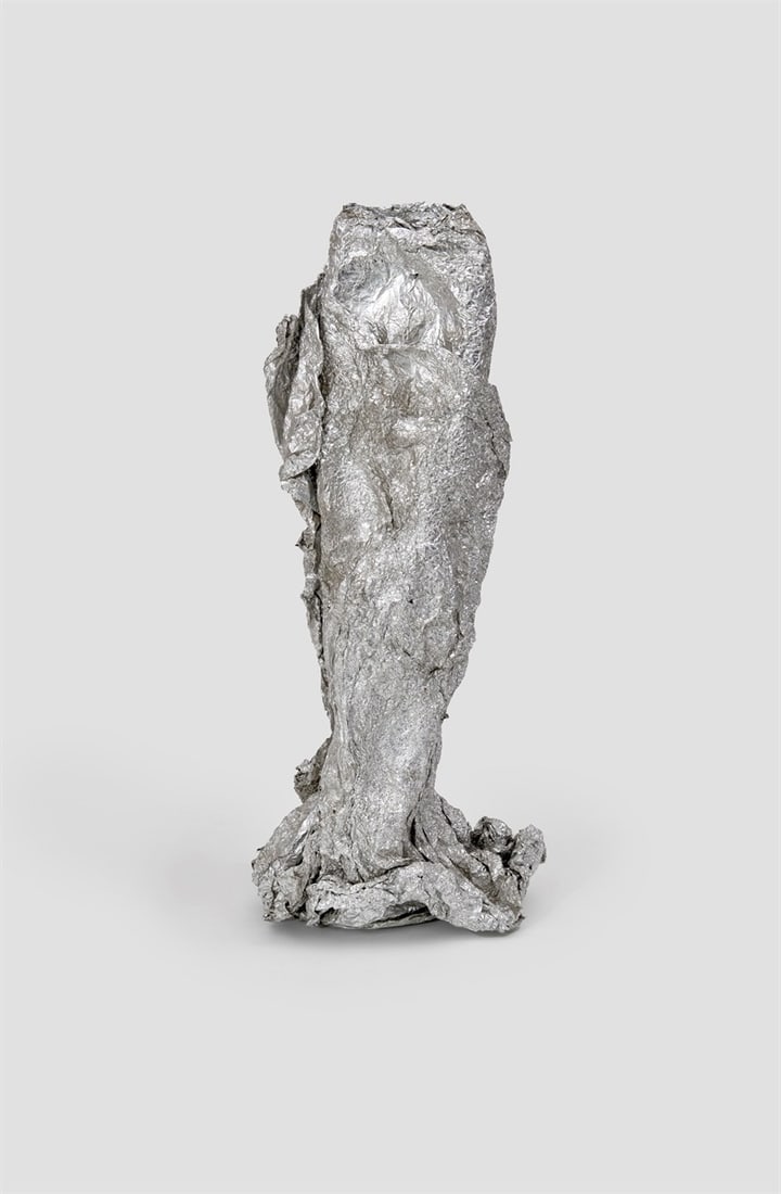 Hermann Glöckner. Stan[n]iolpapier, gerollt und aufgerichtet. 1965: Hermann Glöckner (Cotta near Dresden 1889 – 1987 Berlin). Stan[n]iolpapier, gerollt und aufgerichtet. 1965 Aluminium foil. 50 × 17 × 19,5 cm