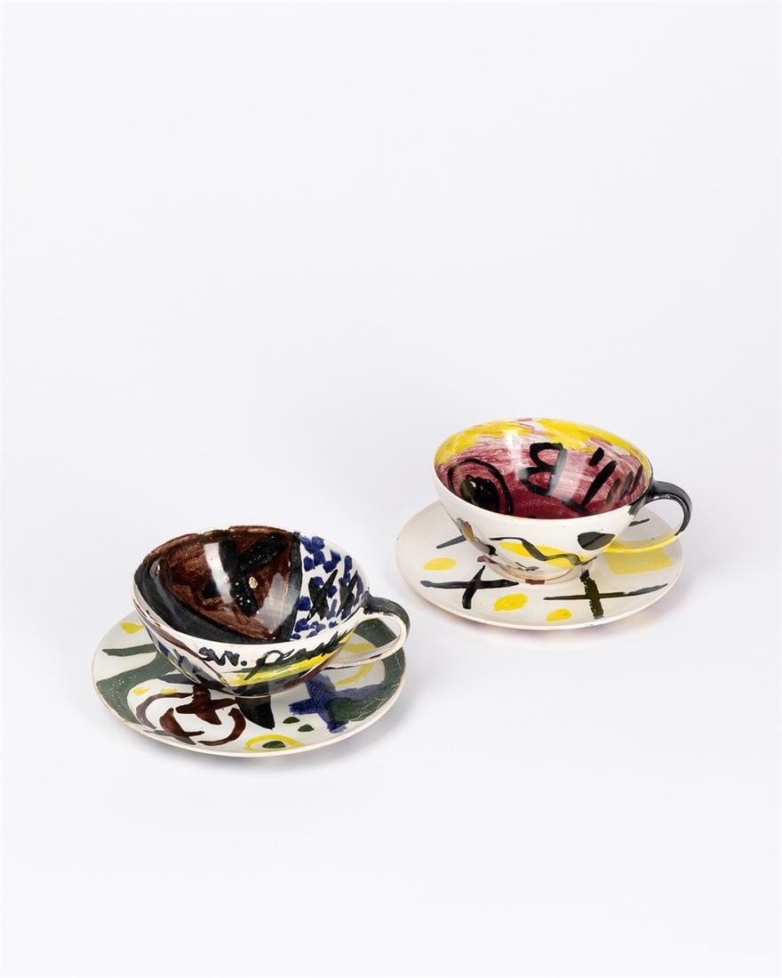 A.R. Penck. Untitled.: A.R. Penck (Dresden 1939 – 2017 Zurich). Untitled. 2 tea cups and 2 saucers: white clay with enamel paint, glazed. Height cups: 6 cm, 6,2 cm (diameter: each 12,5 cm), diameter