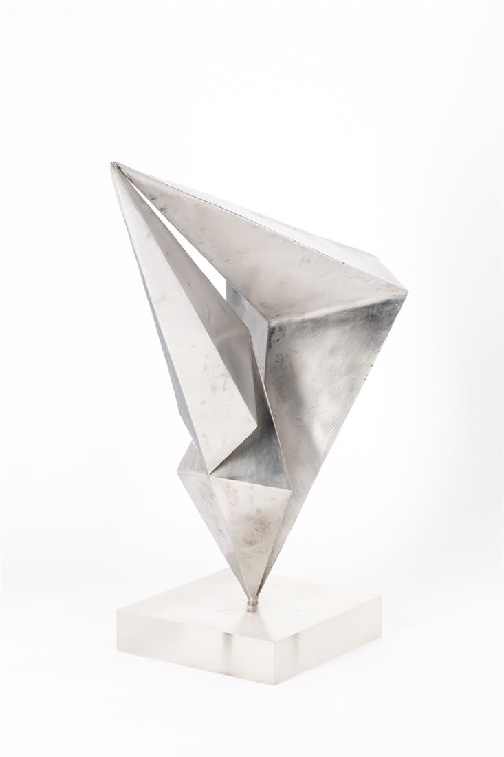 Volkmar Haase. Offenes Dreieck. End 1970s: Volkmar Haase (Berlin 1930 – 2012 Brüssow/Uckermark). Offenes Dreieck. End 1970s Stainless steel, welded, mounted on acrylic base. Dimensions with base: