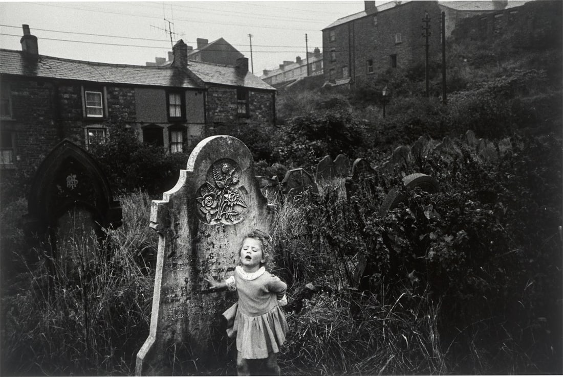 Bruce Davidson. From the series ”Wales”. 1965: Bruce Davidson (Oak Park, Illinois 1933 – lives in New York). From the series ”Wales”. 1965 Gelatin silver print, 1982. 20,1 × 30 cm (40,8 × 50,6&n