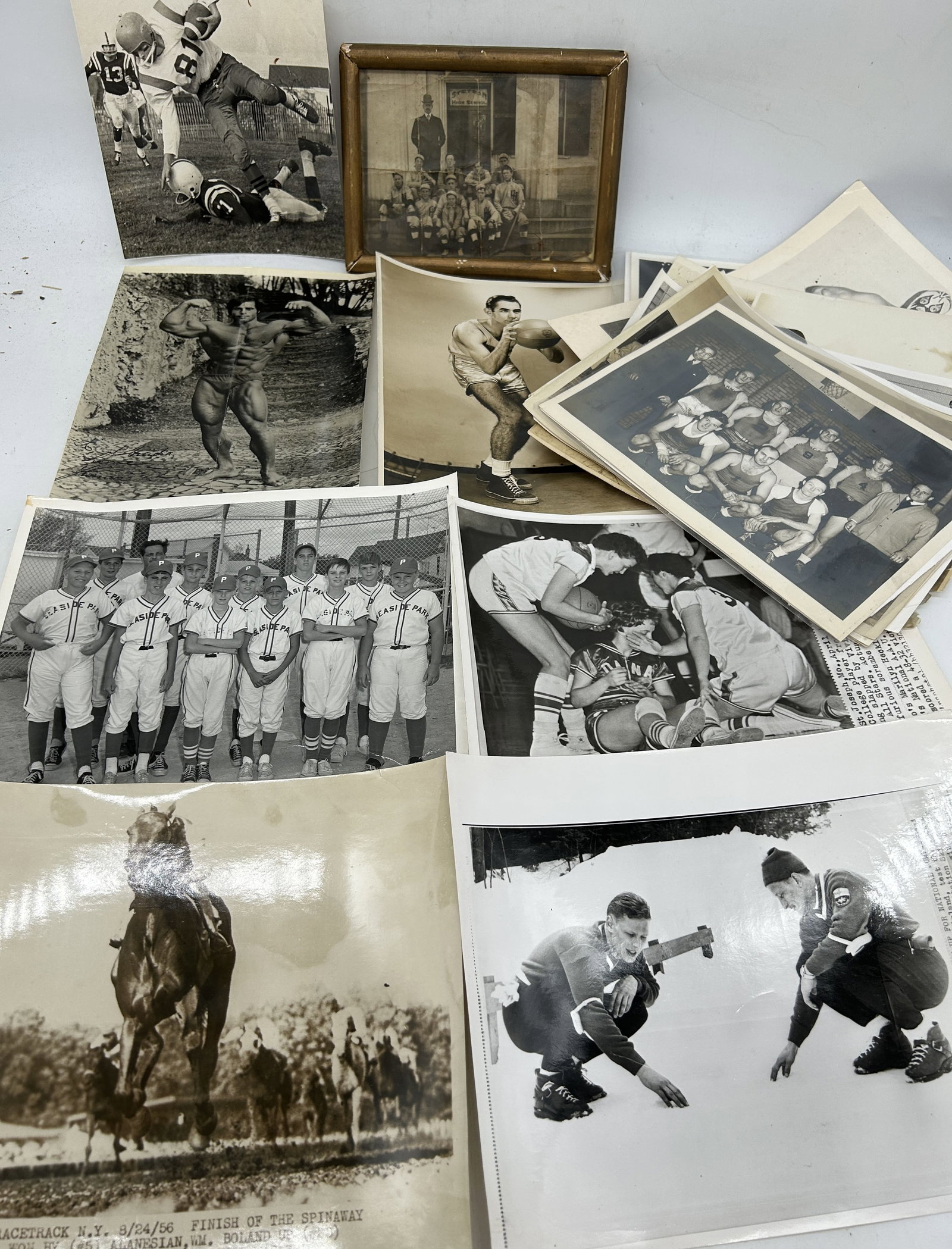 Photographs - Athletics & Sports - Mixed Basketball Bodybuilding+: Photographs - Athletics & Sports - Mixed, Basketball, Bodybuilding+ - Sizes vary.