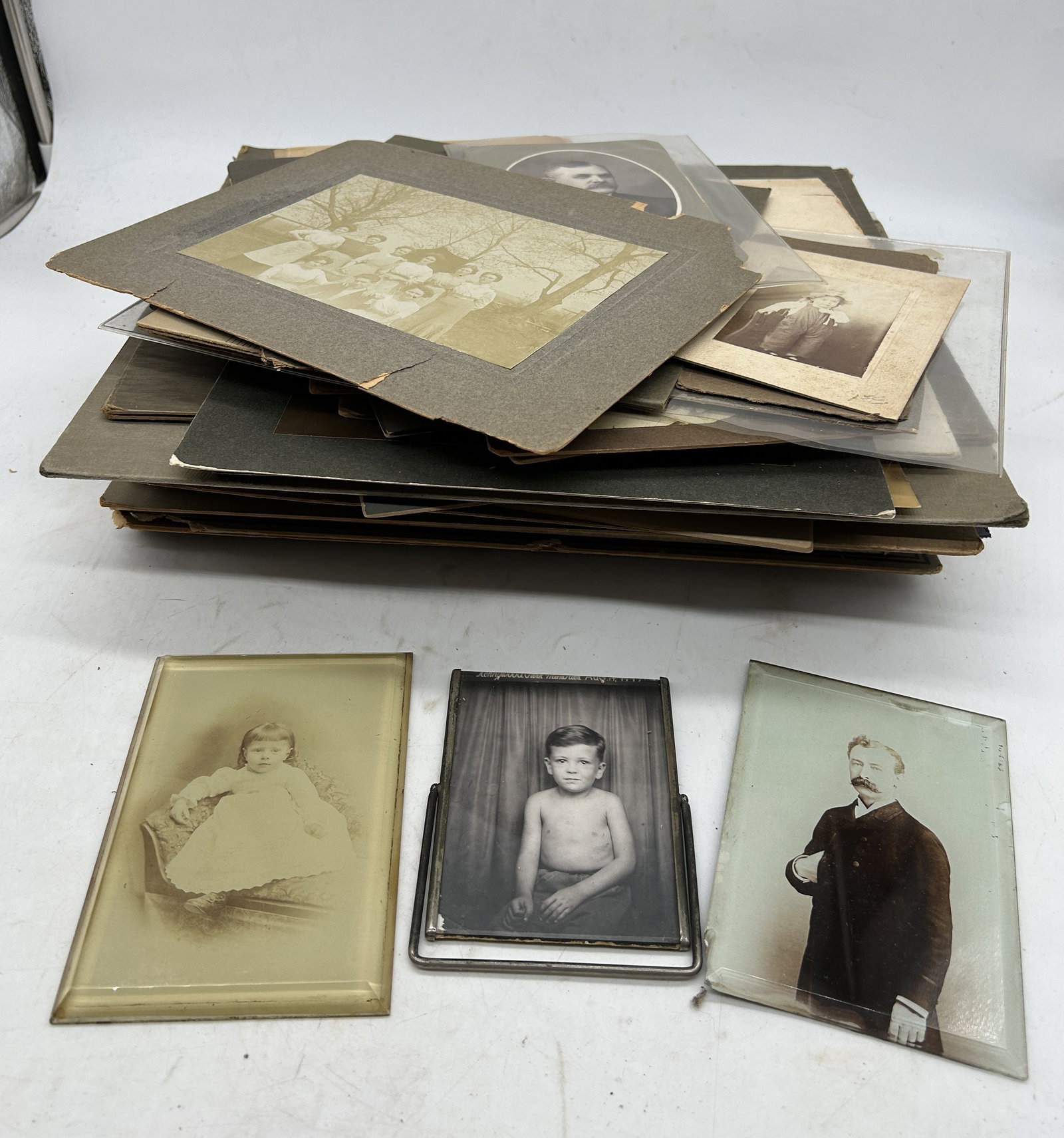 Photographs - Wholesale Lot of Boarded Photos 10#s: Photographs - Wholesale Lot of Boarded Photos 10#s - Sizes vary.