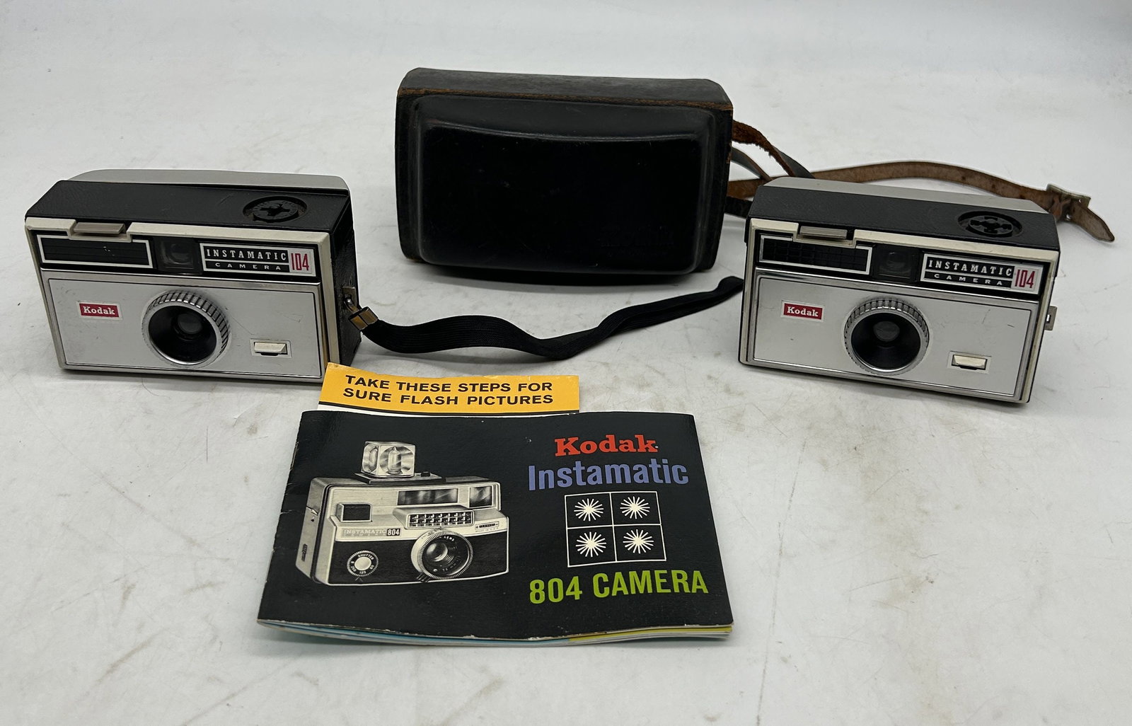 Kodak Instamatic 104 (2) Kodak Instamatic 324 w Case: Kodak Instamatic 104 (2) Kodak Instamatic 324 w Case - Sizes vary.