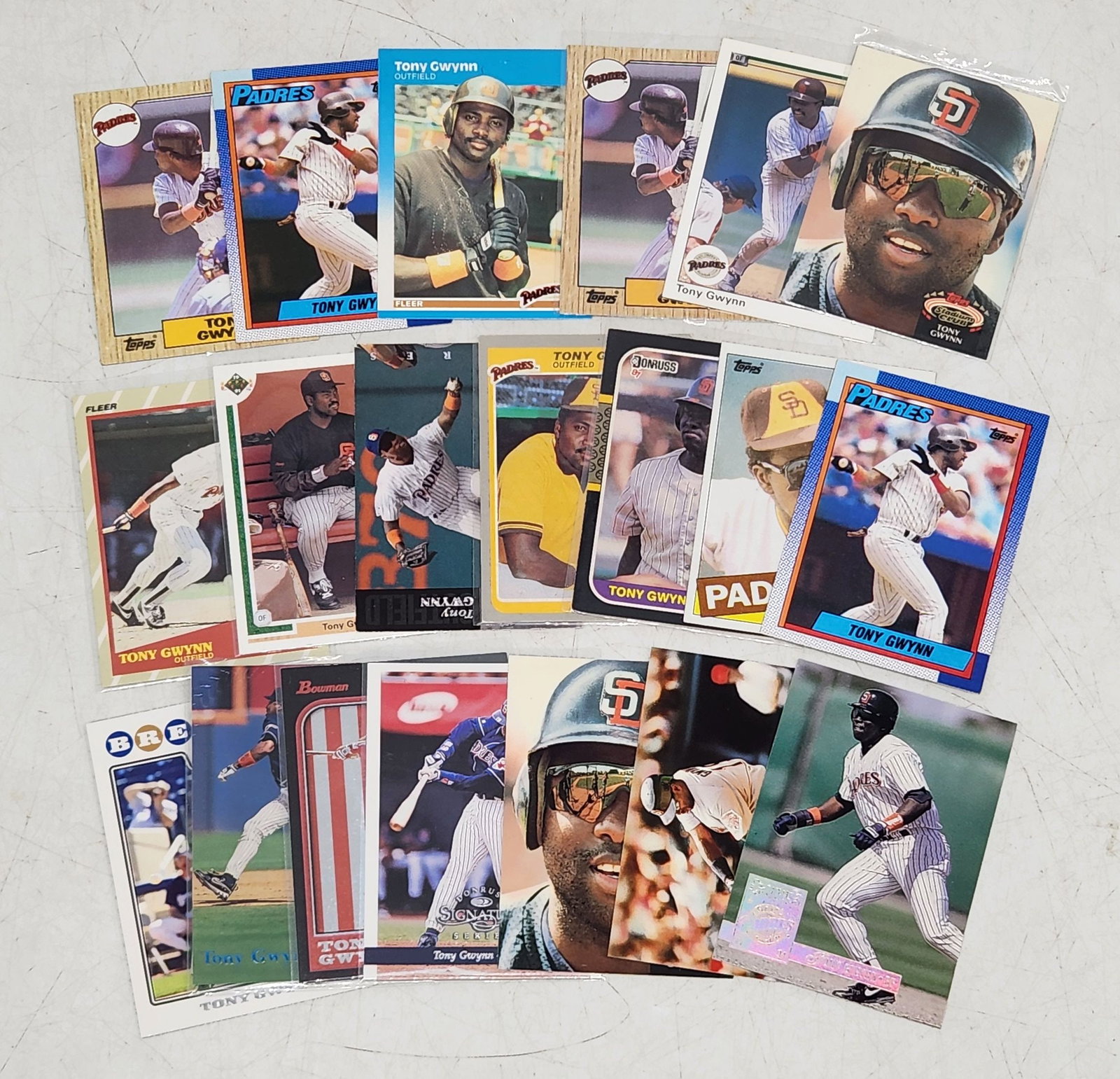 20 Cards Lot - Tony Gwynn NRMT-MT: 20 Cards Lot - Tony Gwynn NRMT-MT.