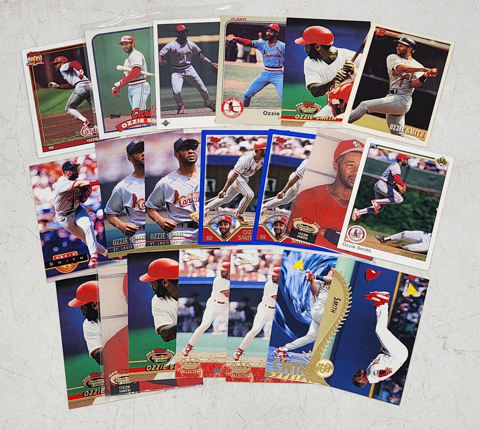 20 Cards Lot - Ozzie Smith NRMT-MT: 20 Cards Lot - Ozzie Smith NRMT-MT.