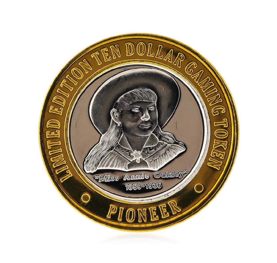 Limited Edition $10 Las Vegas .999 Silver Gaming Token: One Limited Edition $10 Las Vegas .999 Silver Gaming Token. .999 pure silver.