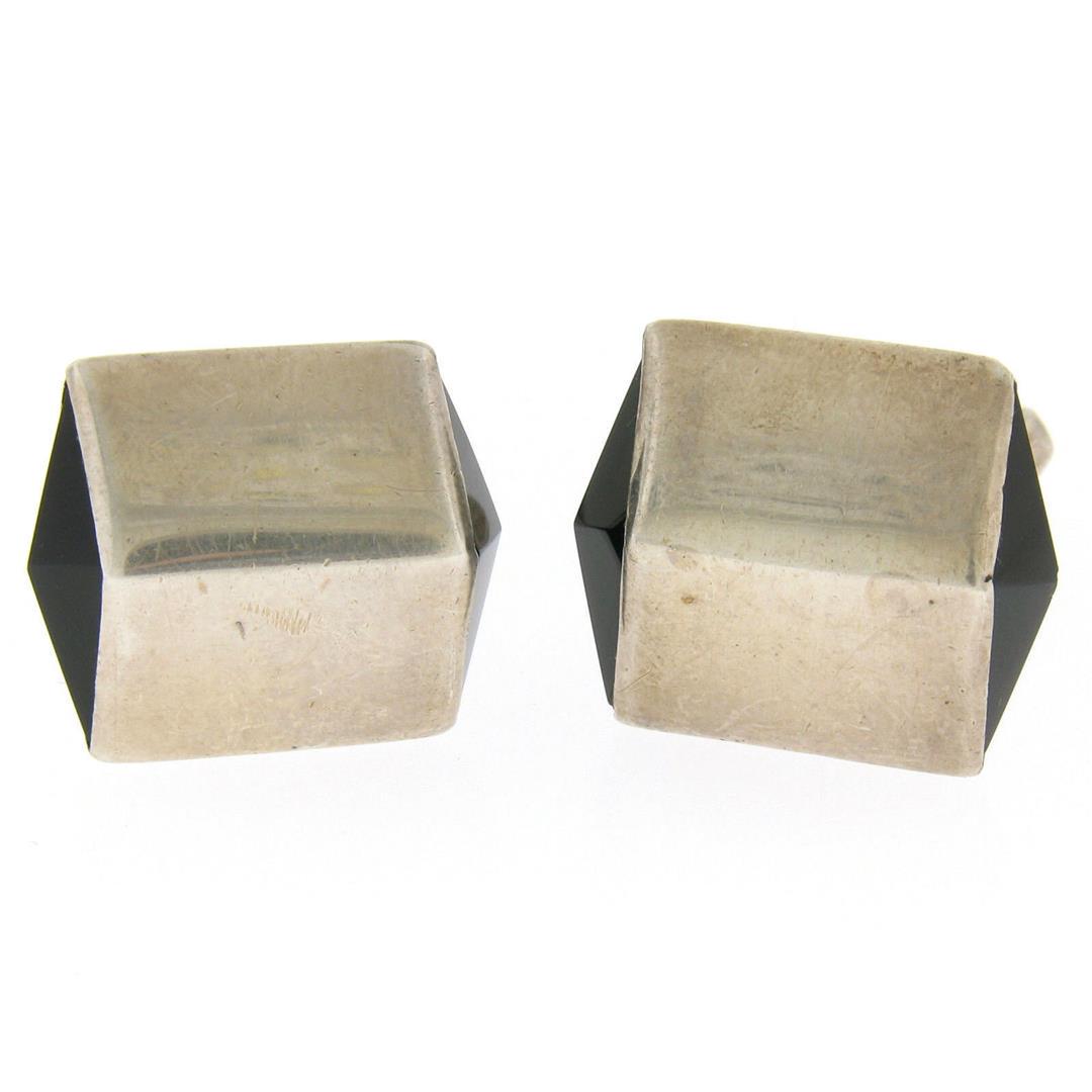 Men's Antonio Pineda Mexican .970 Silver & Onyx: One Men's Vintage Antonio Pineda Mexican .970 Silver & Onyx Pyramid Cufflinks Links. Item Details: Material: Solid .970 Silver, Weight: 27.6 Grams, Stone(s): (4) Natural Genuine Onyx - Marquise Pyrami