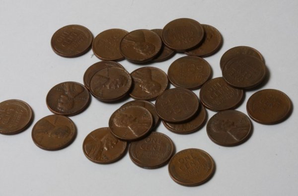 Collection of Lincoln Head Wheat Pennies (25) K92