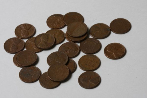 Collection of Lincoln Head Wheat Pennies (25) K98