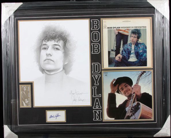 Bob Dylan Autographed Album Collage: Bob Dylan Autographed Album Collage Excellent Condition Thank you for viewing this auction. We appreciate your business. Thank you from Seized Assets Auctioneers.