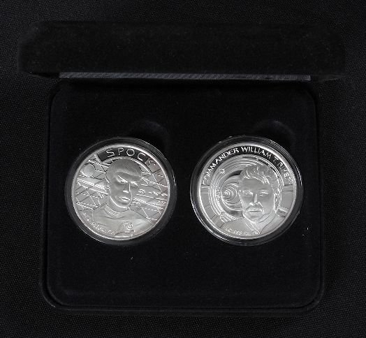 Lot of 2 Star Trek $20 Medals in Original Box w/ S: Lot of 2 Star Trek $20 Medals in Original Box w/ S Excellent Condition Condtion in original Box. 9A6390 Thank you for viewing this auction. We appreciate your business. Thank you from Seized Assets Au