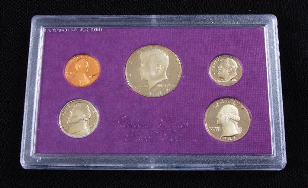 1986 United States Proof Mint Set BD12: 1986 United States Proof Mint Set BD12 Excellent Condition Vintage Condition - As-Is Condition. - Blake Thank you for viewing this auction. We appreciate your business. Thank you from Seized Assets Au