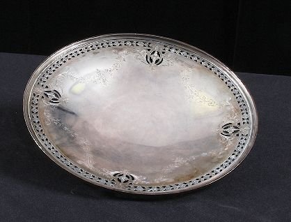 Antique Sterling Silver 8 1/2" Dish SP3: Antique Sterling Silver 8 1/2" Dish SP3 - Used, Good Condition. Thank you for viewing this auction. We appreciate your business. Check out our future auctions from Seized Assets Auctioneers.