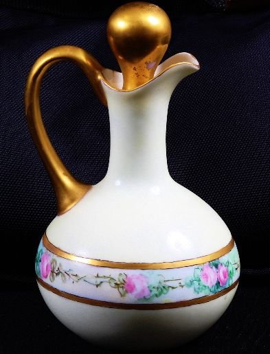 Vintage Limoges Cruet Handpainted & Signed: Vintage Limoges Cruet Handpainted & Signed - Great Color, Nice Condition. 900222 Signed "goodwin" by the artist of this French Limoges piece. Thank you for viewing this auction. We appreciate your bus