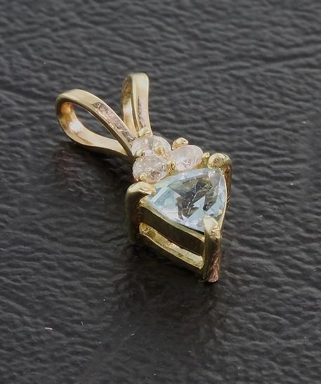 Topaz / Diamond Pendant .41ctw - DF32
