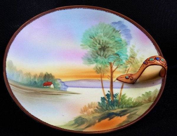 Vintage Nippon Enamel Handpainted Lemon Plate: Vintage Nippon Enamel Handpainted Lemon Plate - Great Color, Nice Condition. 900222. Thank you for viewing this auction. We appreciate your business. Check out our future auctions from Seized Assets A