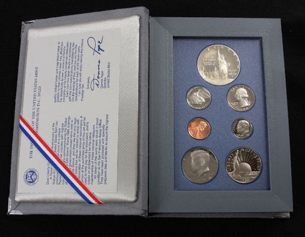 1986 United States Prestige Mint Proff Coin Set B: 1986 United States Prestige Mint Proff Coin Set BD36 - Excellent Condition Vintage Condition - As-Is Condition - Blake - Thank you for viewing this auction. We appreciate your business. Check out our 