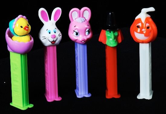 Lot of (5) Vintage Pez Dispensers - Happy Holidays: Lot of (5) Vintage Pez Dispensers - Happy Holidays - Excellent Used Condtion. Good paint, no cracks, working condition. - Thank you for bidding on this item and taking place in this auction. We apprec