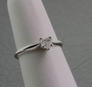 Ladies Gold & Diamond Ring .35cts DO18: Ladies Gold & Diamond Ring .35cts DO18 - Excellent Condition - AW70366 - Thank you for bidding on this item and taking place in this auction. We appreciate your business. Be sure to check out all futu