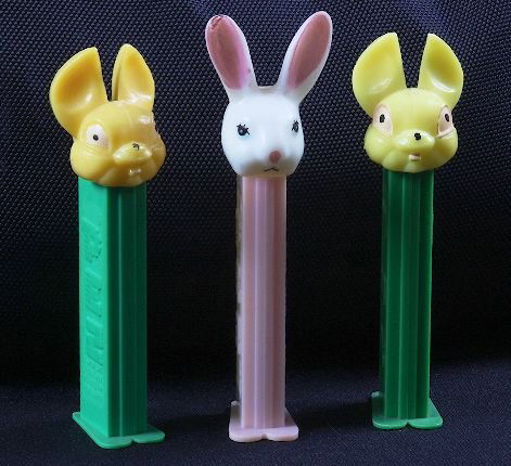 Bunny Rabbits #11 - Lot of (3) Vintage Pez Dispens: Bunny Rabbits #11 - Lot of (3) Vintage Pez Dispensers - Excellent Used Condtion. Good paint, no cracks, working condition. - Thank you for bidding on this lot. We appreciate your business. Be sure to