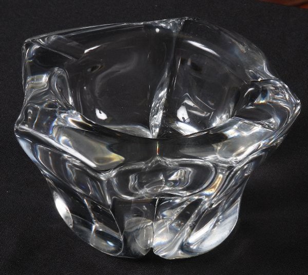 Daum Vintage French Crystal Ashtray #1 Heavy!: Daum Vintage French Crystal Ashtray #1 Heavy! - Good Vintage Condition. 908155. Nice Weight. Original Box intact and in good condition. - Thank you for viewing this lot. Be sure to check out all of ou