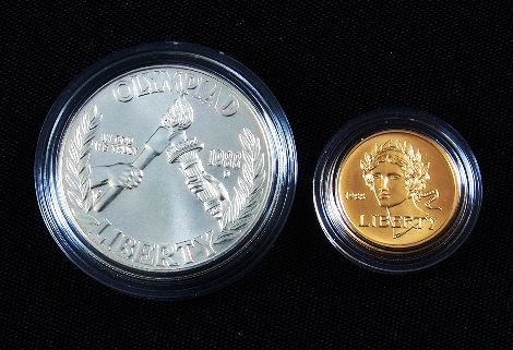 Olympic Gold & Slver Mint 1988 Proof Set BD17: Olympic Gold & Slver Mint 1988 Proof Set BD17 - Excellent Condition Vintage Condition - As-Is Condition - Blake - Thank you for viewing this auction. We appreciate your business. Check out our future 