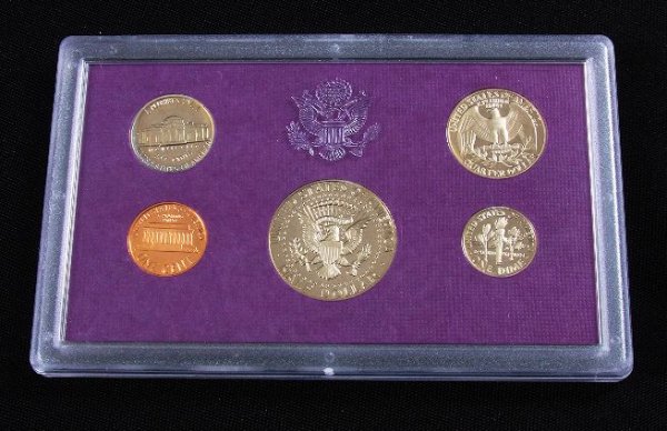 1986 United States Proof Mint Set BD13: 1986 United States Proof Mint Set BD13 - Excellent Condition Vintage Condition - As-Is Condition - Blake - Thank you for viewing this auction. We appreciate your business. Check out our future auction