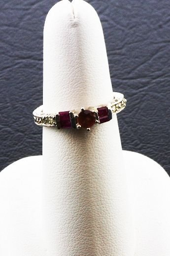 Ladies Diamond & Ruby Ring .55cts FJ24: Ladies Diamond & Ruby Ring .55cts FJ24 - As-Is Condition FJ 5W78KL - Thank you for viewing this auction. We appreciate your business. Check out our future auctions from Seized Assets Auctioneers.