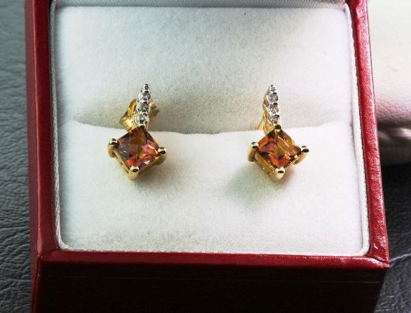 10KT Gold .50 Diamonds & 1.00 Topaz Earrings FJ147: 10KT Gold .50 Diamonds & 1.00 Topaz Earrings FJ147 - Excellent Condition - 4K16JJ - Thank you for viewing this lot. We have many great items for sale. Please check our future auctions and listings fro