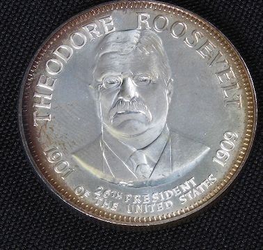 Theodore Roosevelt 33.1gm. Sterling Silver Preside: Theodore Roosevelt 33.1gm. Sterling Silver Presidents #17 - Franklin Mint American Presidents medal. Short biography reverse. Marked Sterling" reverse. Slightly larger than a silver dollar, little mor