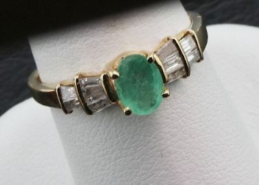 14KT Gold .33 Diamond & .50 Emerald Ring FJ102: 14KT Gold .33 Diamond & .50 Emerald Ring FJ102 - Great Color, Excellent Condition - AA571FD - Thank you for viewing this lot. We have many great items for sale. Please check our future auctions and li