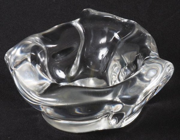 Daum Vintage French Crystal Ashtray #2 Heavy!: Daum Vintage French Crystal Ashtray #2 Heavy! - Good Vintage Condition. 908155. Nice Weight. Original Box intact and in good condition. - Thank you for viewing this lot. Be sure to check out all of ou