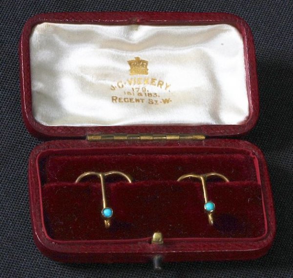 J.C Vickery Victorian 14K Gold and Turquoise Clips: J.C Vickery Victorian 14K Gold and Turquoise Clips in Original Box - Great Vintage Condition - 2N001HH - Thank you for viewing this auction. We appreciate your business. Check out our future auctions 