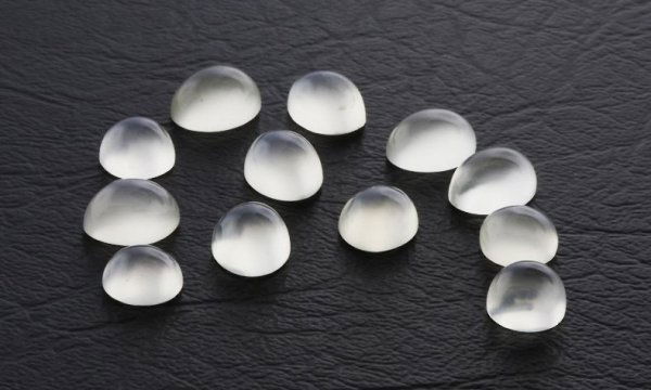 Moonstone Parcel 12 Gemstones 21.034cts - DG128: Moonstone Parcel 12 Gemstones 21.034cts - DG128 - Excellent Condition - This lot comes with an COA from GLA and is appraised for 2838. Thank you for bidding on this lot. We appreciate your business. P