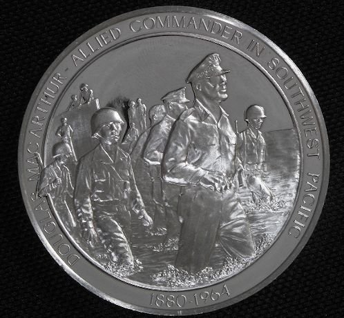 Douglas MacArthur - Sterling Silver #57 History Co: Douglas MacArthur - Sterling Silver #57 History Coin - Franklin Mint One Troy Ounce Sterling Silver 1970's U.S. History Collectible Coin. Good Condition. Handled, circulated with some scratches. - Tha
