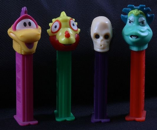 Monsters #19 - Lot of (4) Vintage Pez Dispensers: Monsters #19 - Lot of (4) Vintage Pez Dispensers - Excellent Used Condtion. Good paint, no cracks, working condition. - Thank you for bidding on this lot. We appreciate your business. Be sure to check