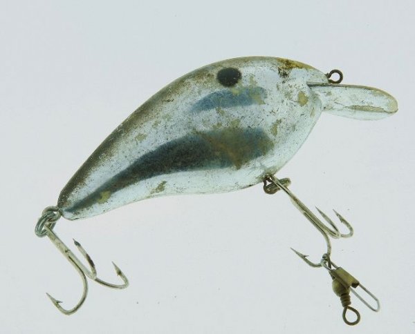 Vintage Fishing Hook FH142: Vintage Fishing Hook FH142 - As-Is Condition. This antique fishing item is a must-have for any fishing or antique enthusiast. Pretty cool. - Thank you for viewing this auction. We appreciate your busi