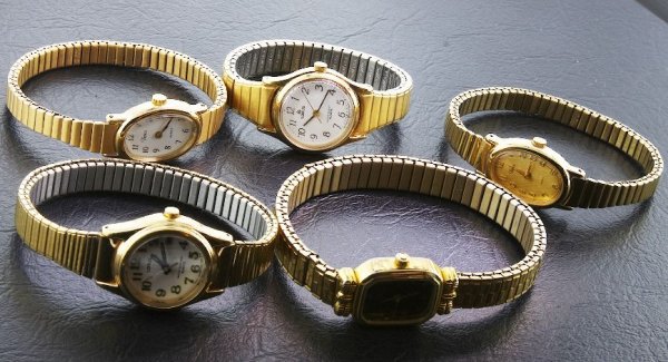 Vintage Ladies Mechanical Watch Lot #3: Vintage Ladies Mechanical Watch Lot #3 - Lot of (5) Vintage Ladies Mechanical Watches. (RT541) Brand names include Timex, Lorus & Sarah Coventry. Watches have not been tested as to whether or not they