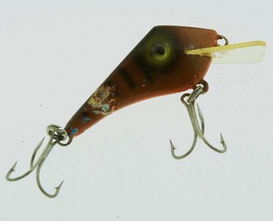 Vintage Fishing Hook FH184: Vintage Fishing Hook FH184 - As-Is Condition. This antique fishing item is a must-have for any fishing or antique enthusiast. Pretty cool. Thank you for viewing this auction. We appreciate your busine